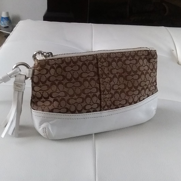 Coach Handbags - Coach wristlet